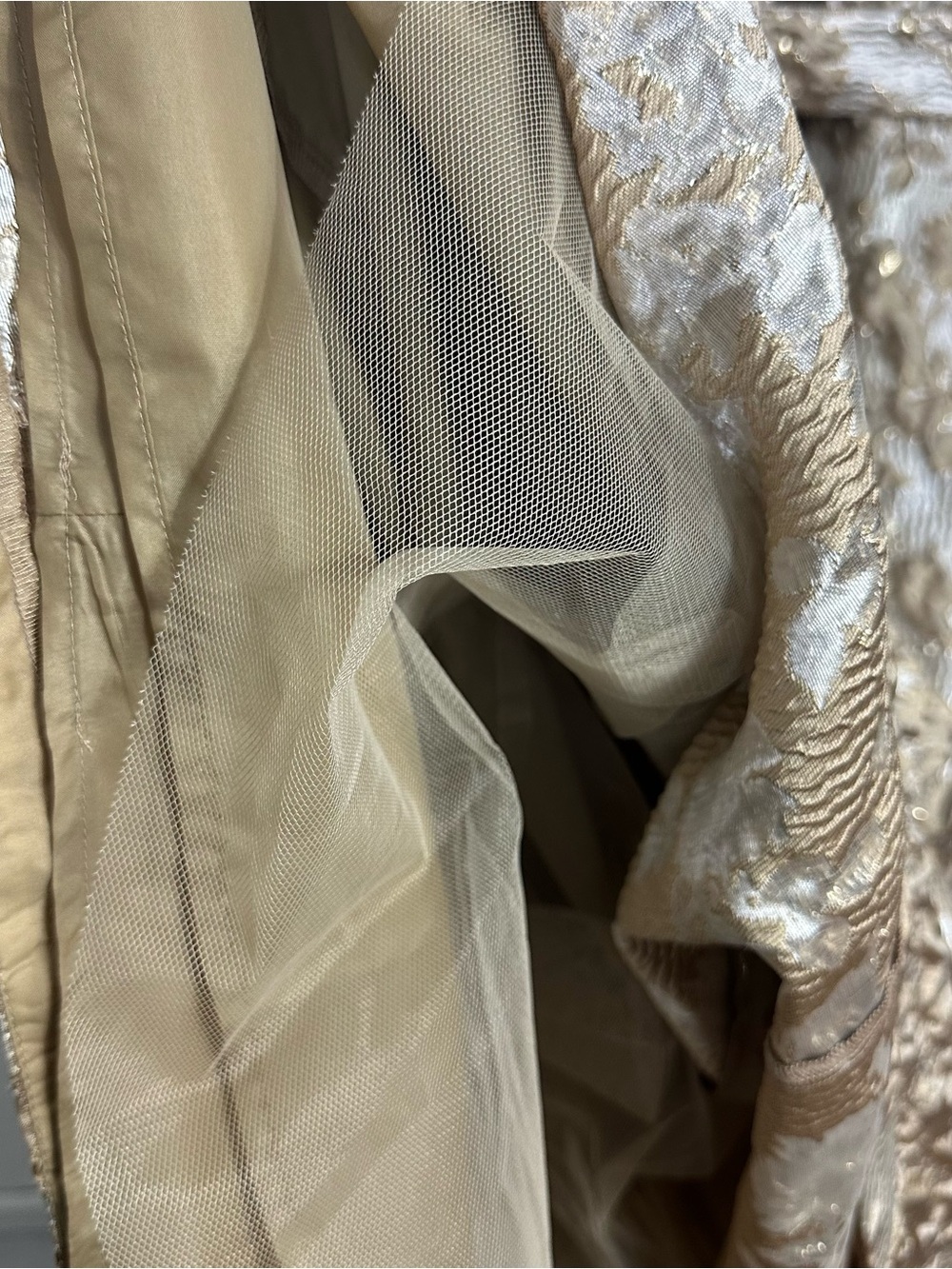 NWT Donna Karan Gold Brocade Sleeveless Wrap Ball Gown Frosted Beige 
Size 12 - Picture 13 of 16
